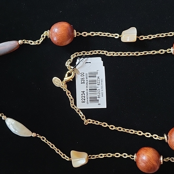 Mother of Peral Long Necklace - Picture 3 of 3